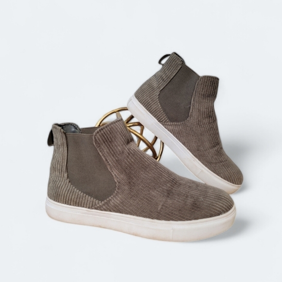 Sbicca Ritchie Corduroy Chelsea Boot Style Sneaker Slip On Size 8 - Picture 1 of 17